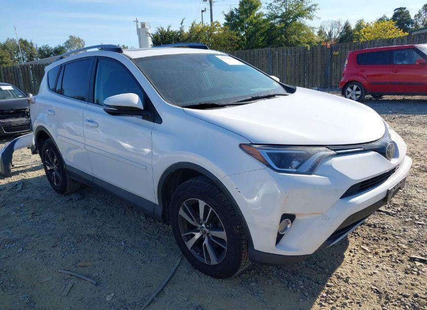 2017 Toyota Rav4 XLE (VIN 2T3RFREV0HW675126) main photo