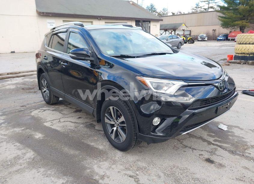 2017 Toyota Rav4 XLE (VIN 2T3RFREV0HW682464) main photo