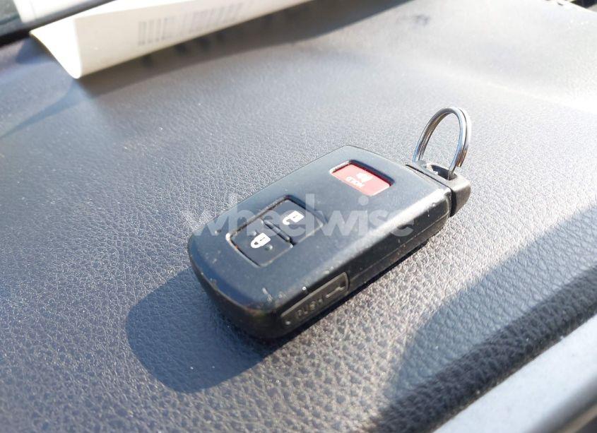 Photo 11 of 2018 Toyota Rav4 XLE (VIN 2T3RFREV0JW704159)