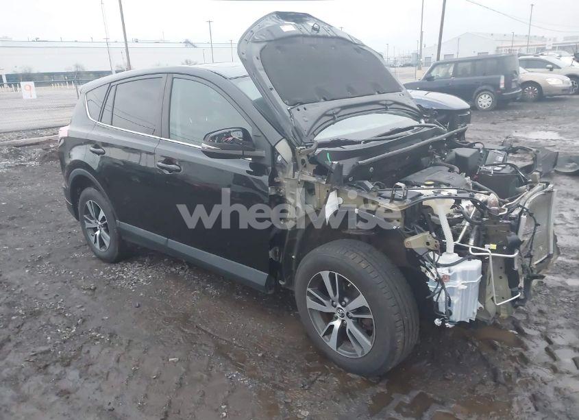 2018 Toyota Rav4 XLE (VIN 2T3RFREV0JW704971) main photo