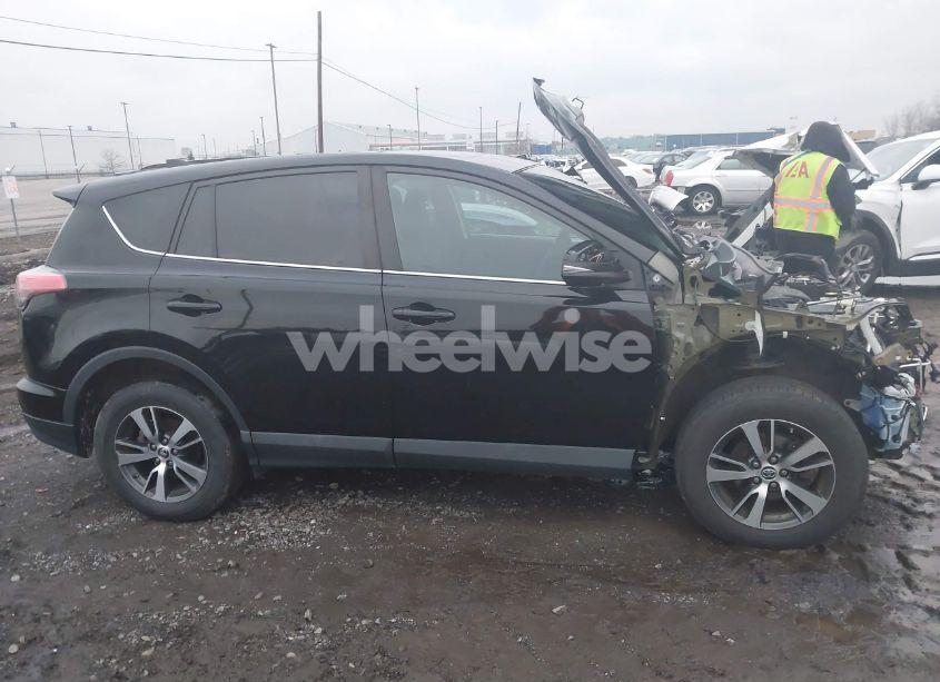 Photo 14 of 2018 Toyota Rav4 XLE (VIN 2T3RFREV0JW704971)