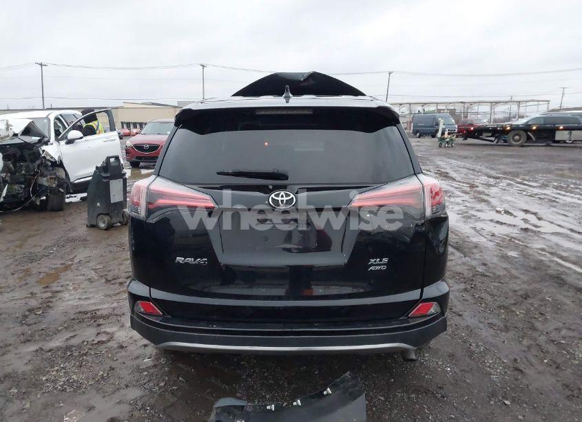 Photo 17 of 2018 Toyota Rav4 XLE (VIN 2T3RFREV0JW704971)
