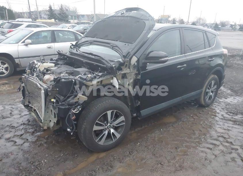 Photo 2 of 2018 Toyota Rav4 XLE (VIN 2T3RFREV0JW704971)