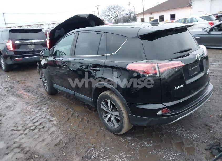 Photo 3 of 2018 Toyota Rav4 XLE (VIN 2T3RFREV0JW704971)