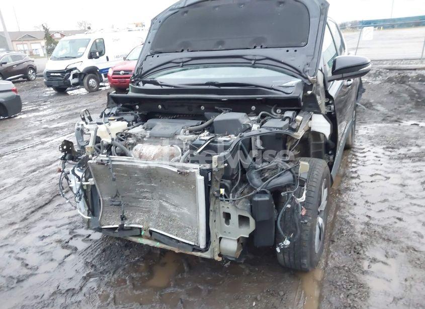 Photo 6 of 2018 Toyota Rav4 XLE (VIN 2T3RFREV0JW704971)