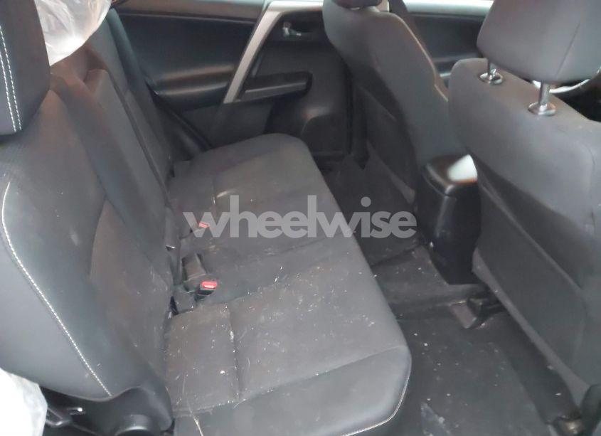 Photo 8 of 2018 Toyota Rav4 XLE (VIN 2T3RFREV0JW704971)