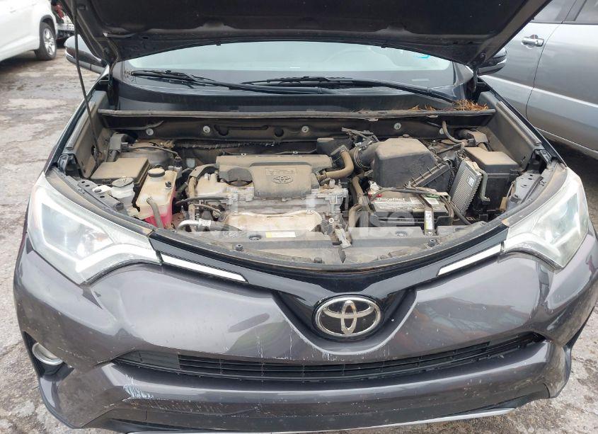 Photo 10 of 2018 Toyota Rav4 ADVENTURE/XLE (VIN 2T3RFREV0JW721415)