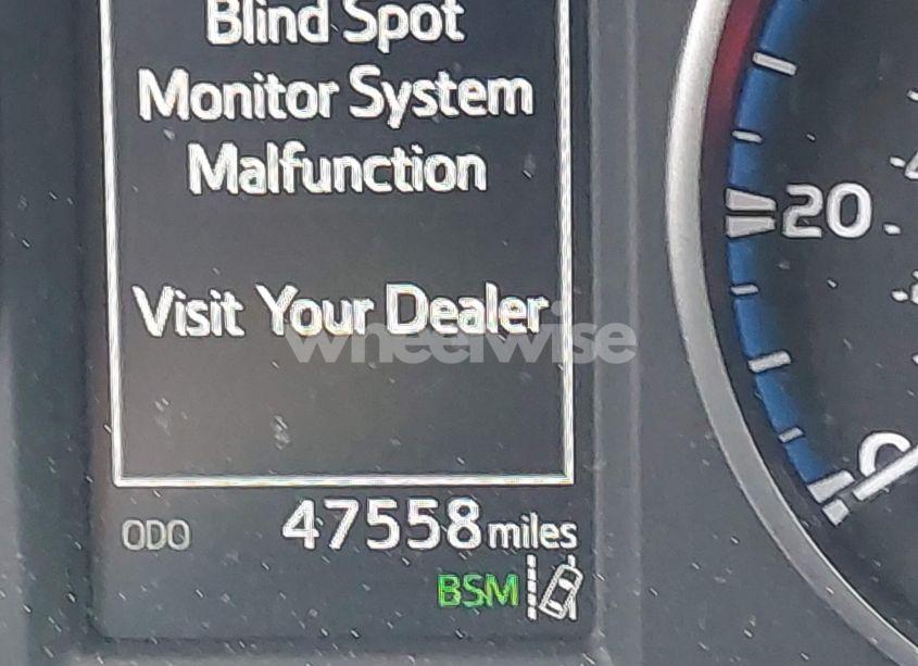 Photo 16 of 2018 Toyota Rav4 ADVENTURE/XLE (VIN 2T3RFREV0JW721415)