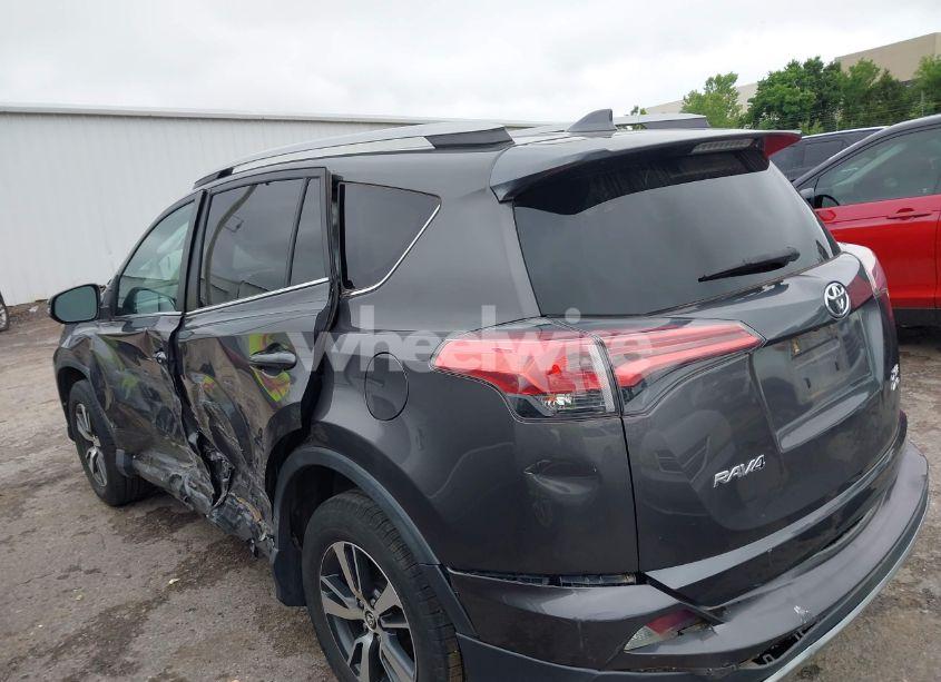 Photo 6 of 2018 Toyota Rav4 ADVENTURE/XLE (VIN 2T3RFREV0JW721415)