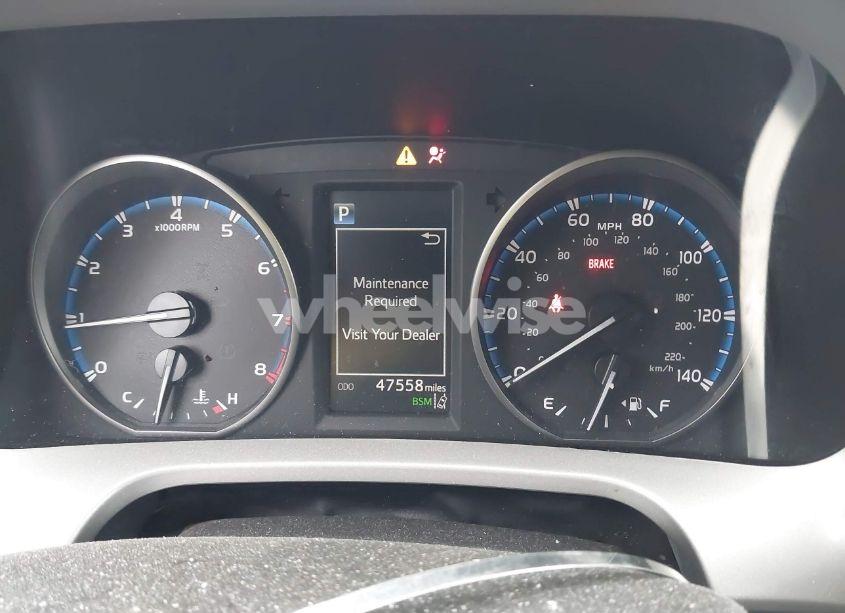 Photo 7 of 2018 Toyota Rav4 ADVENTURE/XLE (VIN 2T3RFREV0JW721415)