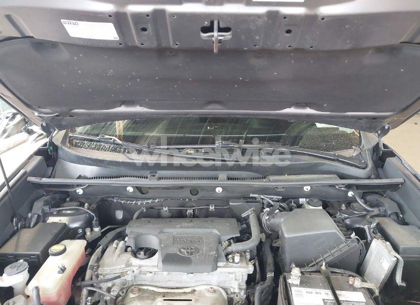 Photo 10 of 2018 Toyota Rav4 XLE (VIN 2T3RFREV0JW742796)