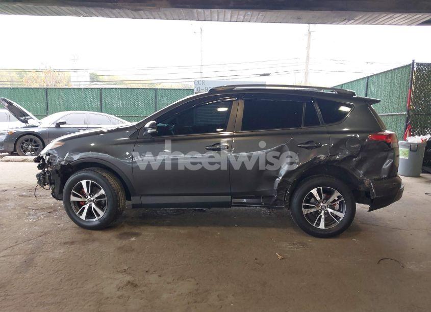 Photo 15 of 2018 Toyota Rav4 XLE (VIN 2T3RFREV0JW742796)