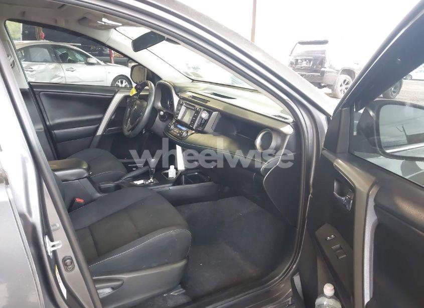 Photo 5 of 2018 Toyota Rav4 XLE (VIN 2T3RFREV0JW742796)