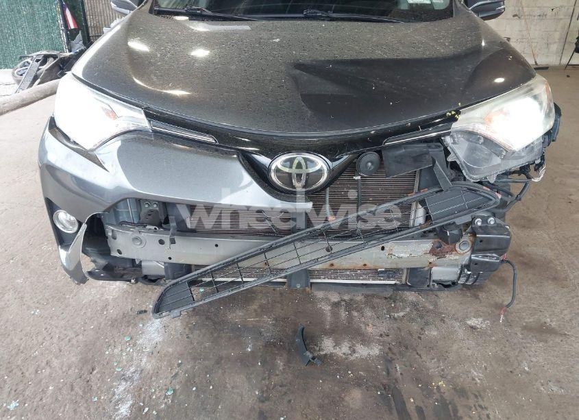 Photo 6 of 2018 Toyota Rav4 XLE (VIN 2T3RFREV0JW742796)