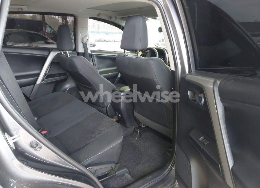 Photo 8 of 2018 Toyota Rav4 XLE (VIN 2T3RFREV0JW742796)
