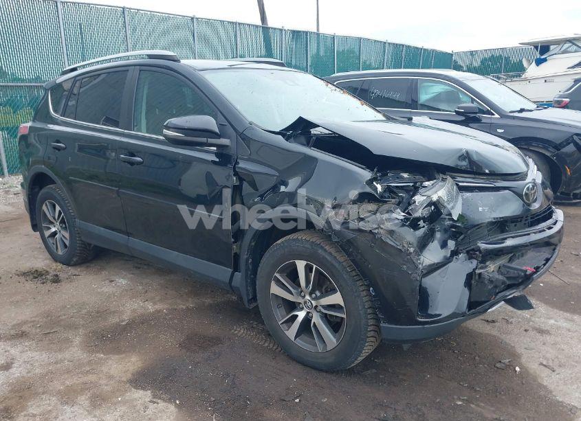 2018 Toyota Rav4 XLE (VIN 2T3RFREV0JW750610) main photo