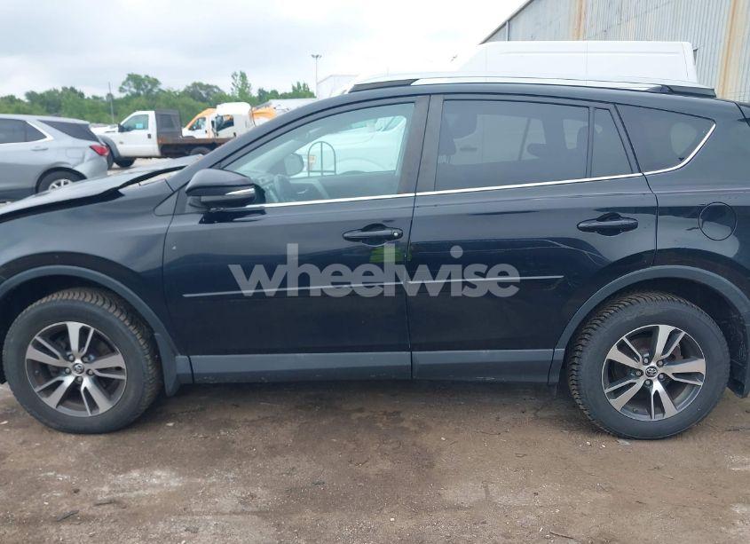 Photo 14 of 2018 Toyota Rav4 XLE (VIN 2T3RFREV0JW750610)