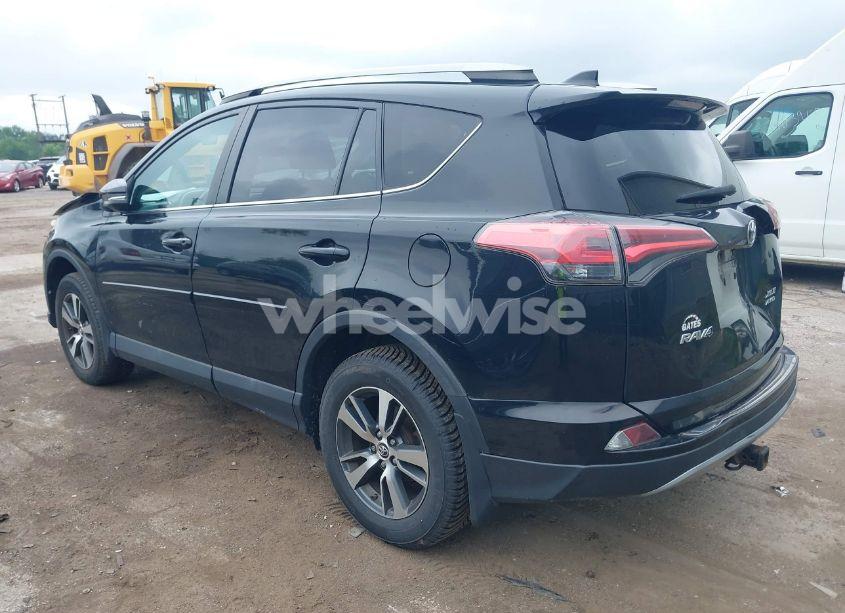 Photo 3 of 2018 Toyota Rav4 XLE (VIN 2T3RFREV0JW750610)