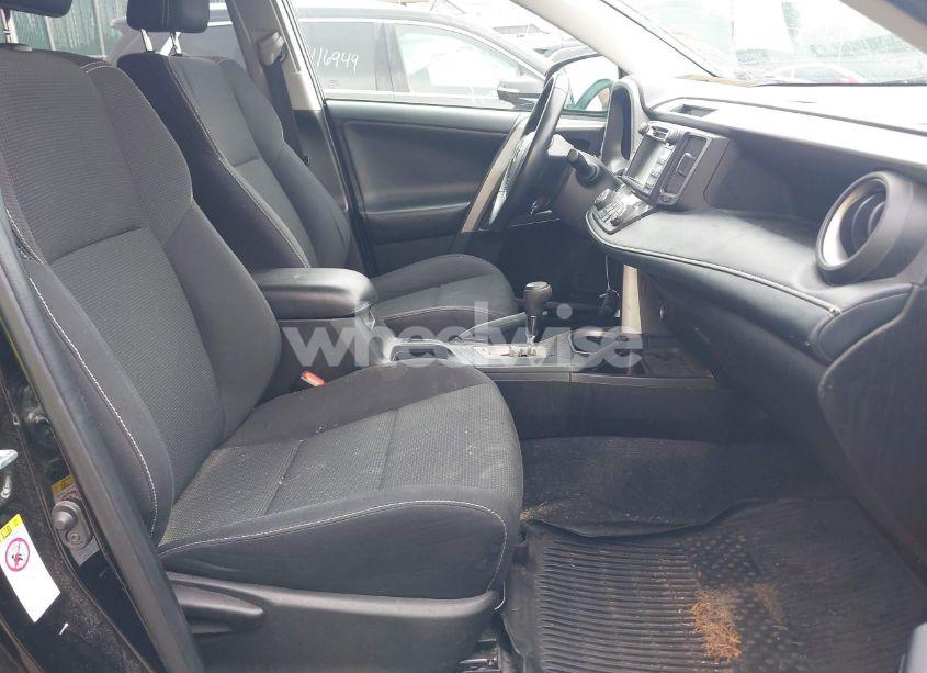 Photo 5 of 2018 Toyota Rav4 XLE (VIN 2T3RFREV0JW750610)