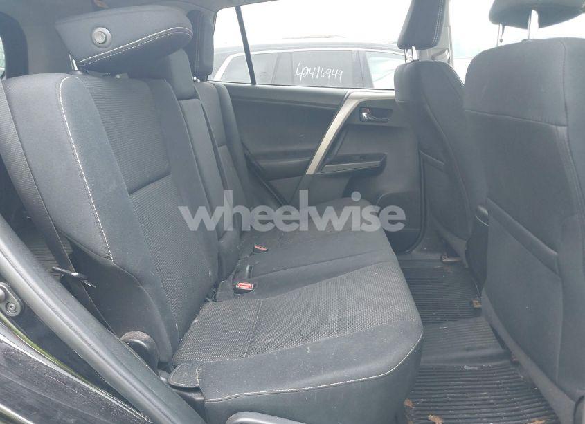 Photo 8 of 2018 Toyota Rav4 XLE (VIN 2T3RFREV0JW750610)