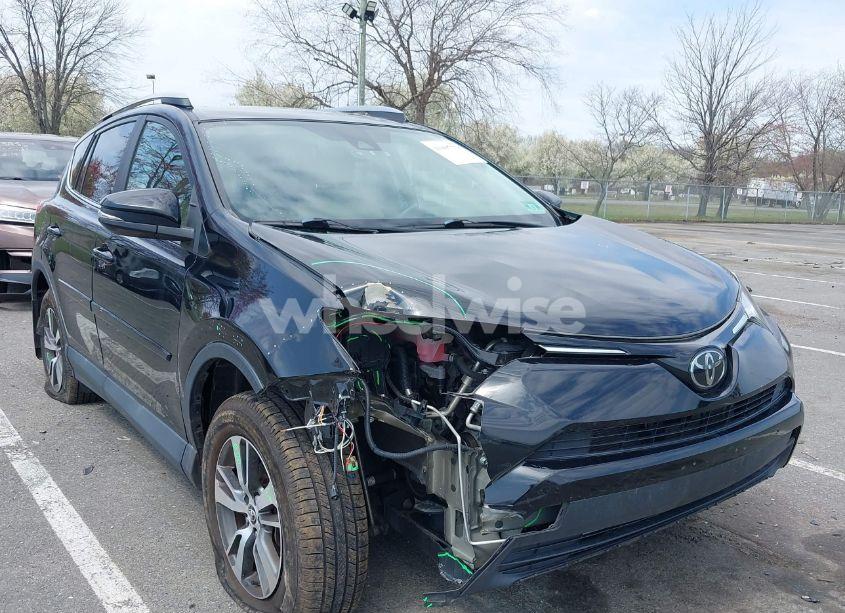 2018 Toyota Rav4 XLE (VIN 2T3RFREV0JW786393) main photo