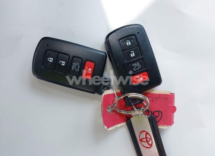 Photo 11 of 2018 Toyota Rav4 XLE (VIN 2T3RFREV0JW786393)