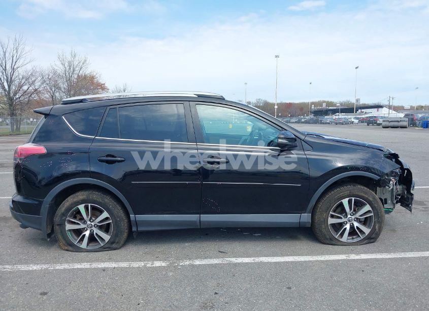 Photo 13 of 2018 Toyota Rav4 XLE (VIN 2T3RFREV0JW786393)