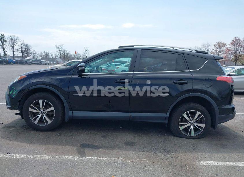 Photo 14 of 2018 Toyota Rav4 XLE (VIN 2T3RFREV0JW786393)