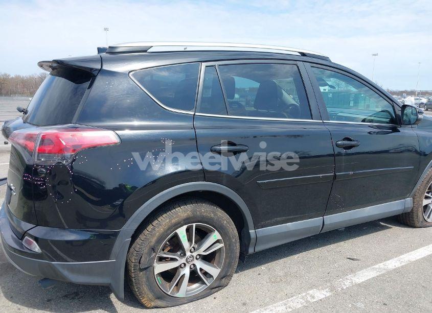 Photo 17 of 2018 Toyota Rav4 XLE (VIN 2T3RFREV0JW786393)