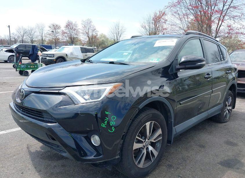 Photo 2 of 2018 Toyota Rav4 XLE (VIN 2T3RFREV0JW786393)