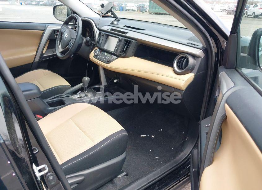 Photo 5 of 2018 Toyota Rav4 XLE (VIN 2T3RFREV0JW786393)