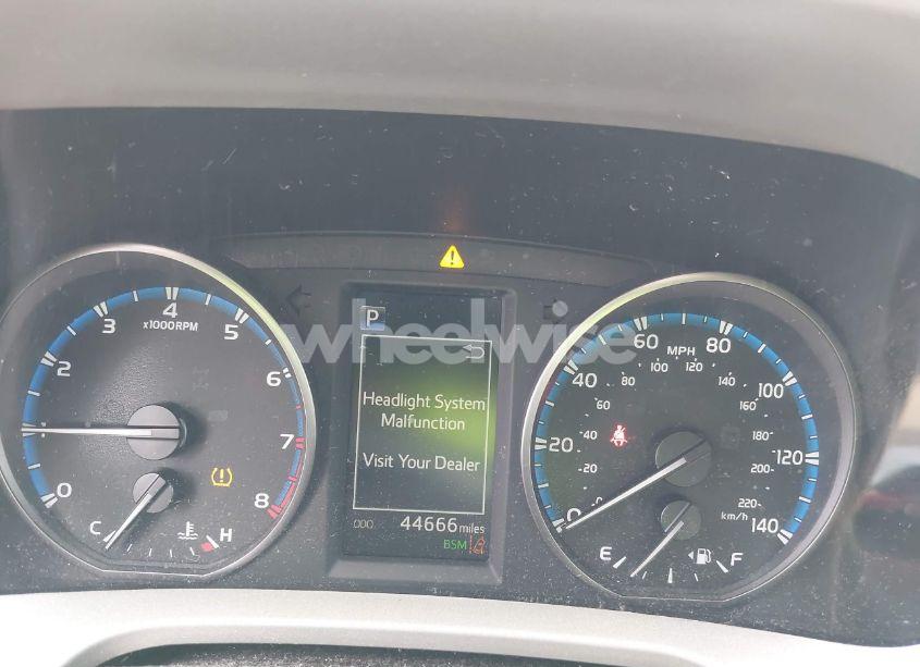 Photo 7 of 2018 Toyota Rav4 XLE (VIN 2T3RFREV0JW786393)