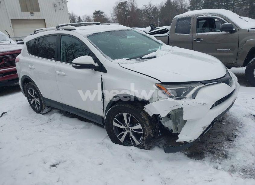 2018 Toyota Rav4 XLE (VIN 2T3RFREV0JW802477) main photo