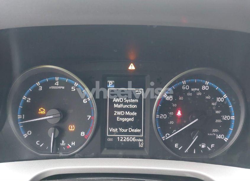 Photo 15 of 2018 Toyota Rav4 XLE (VIN 2T3RFREV0JW802477)