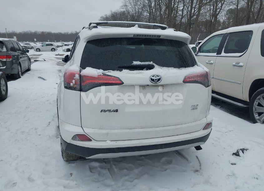Photo 16 of 2018 Toyota Rav4 XLE (VIN 2T3RFREV0JW802477)
