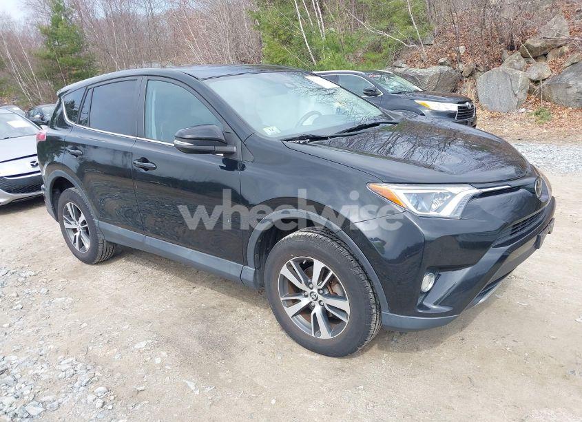 2018 Toyota Rav4 XLE (VIN 2T3RFREV0JW810577) main photo