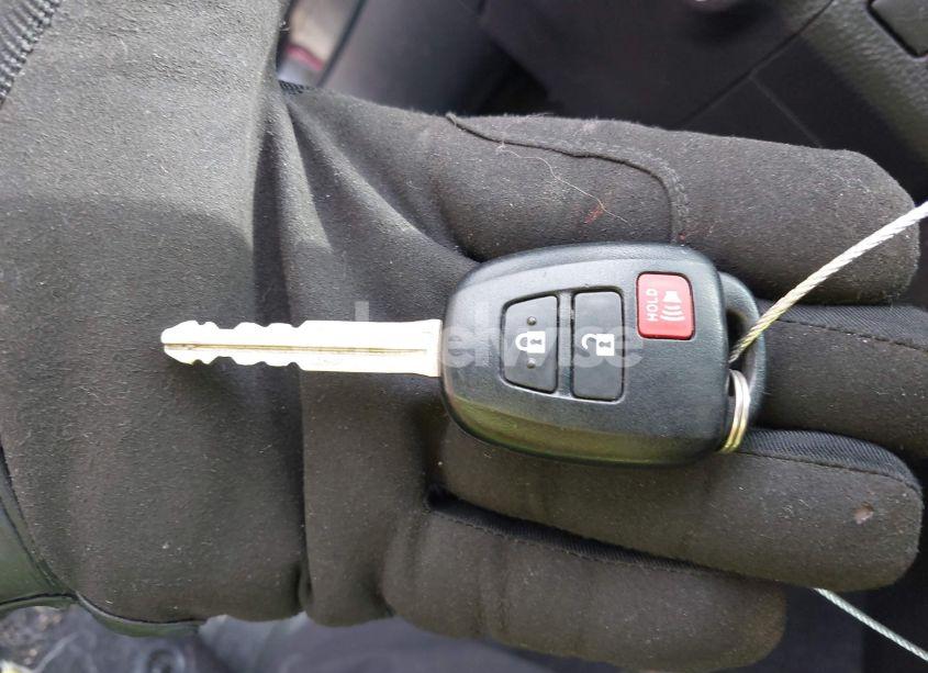 Photo 11 of 2018 Toyota Rav4 XLE (VIN 2T3RFREV0JW810577)