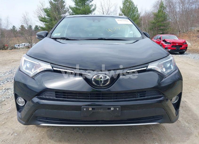 Photo 12 of 2018 Toyota Rav4 XLE (VIN 2T3RFREV0JW810577)