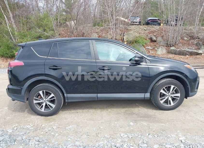 Photo 13 of 2018 Toyota Rav4 XLE (VIN 2T3RFREV0JW810577)