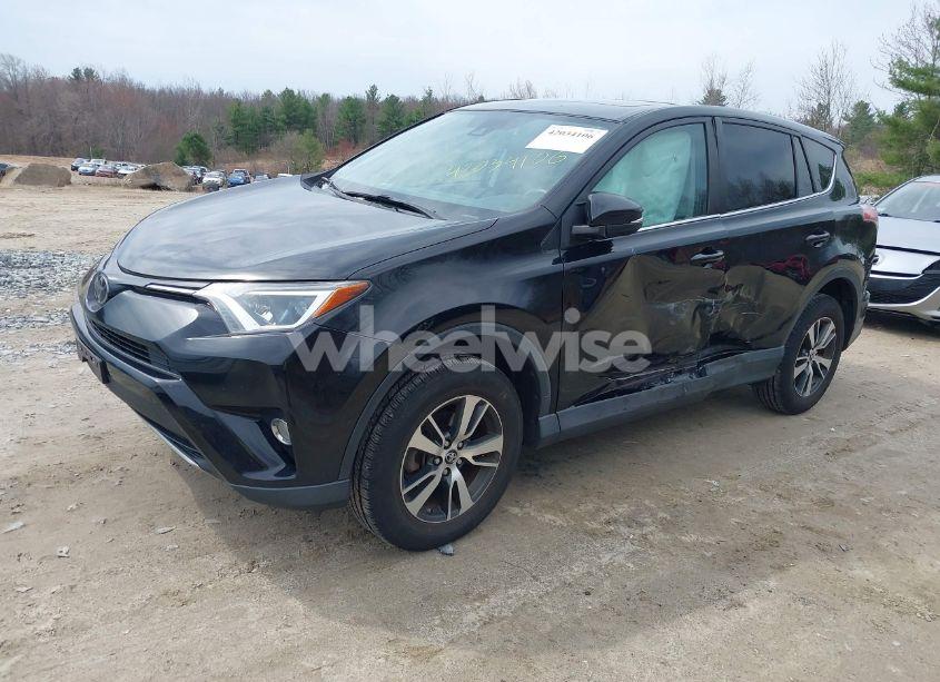 Photo 2 of 2018 Toyota Rav4 XLE (VIN 2T3RFREV0JW810577)