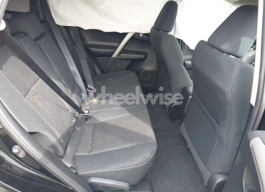 Photo 8 of 2018 Toyota Rav4 XLE (VIN 2T3RFREV0JW810577)