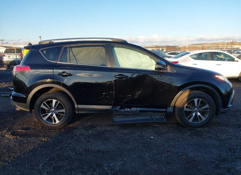 Photo 13 of 2018 Toyota Rav4 ADVENTURE/XLE (VIN 2T3RFREV0JW822986)