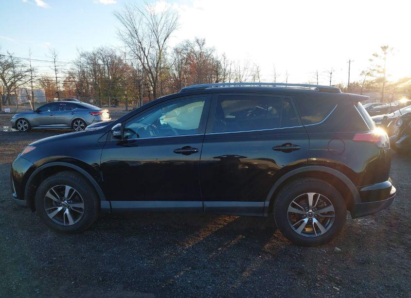 Photo 14 of 2018 Toyota Rav4 ADVENTURE/XLE (VIN 2T3RFREV0JW822986)