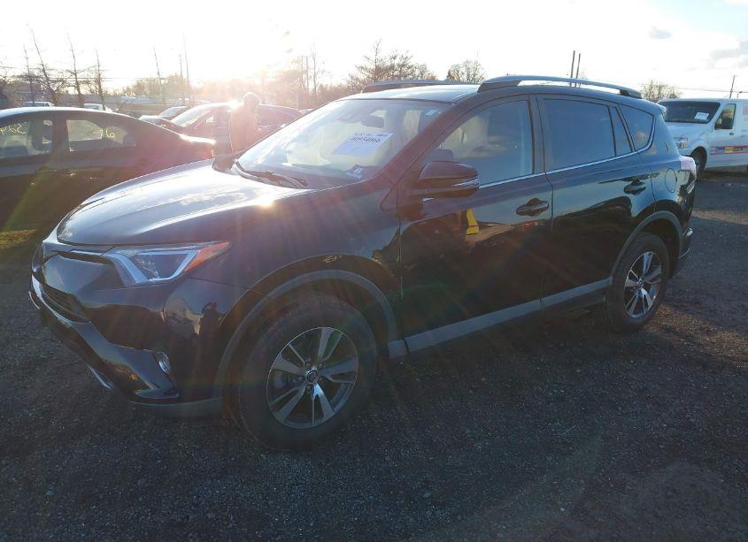 Photo 2 of 2018 Toyota Rav4 ADVENTURE/XLE (VIN 2T3RFREV0JW822986)