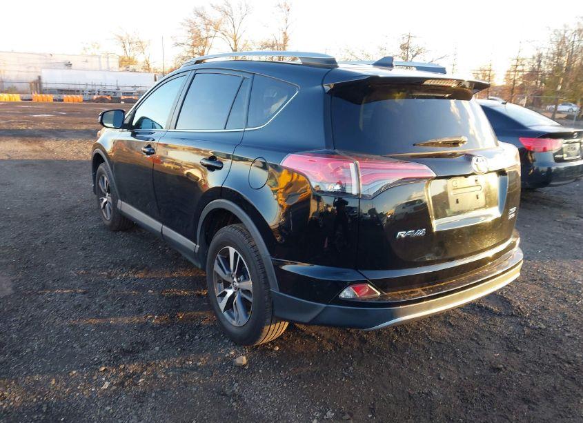 Photo 3 of 2018 Toyota Rav4 ADVENTURE/XLE (VIN 2T3RFREV0JW822986)