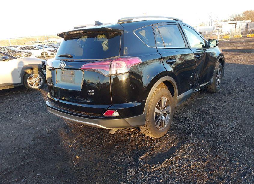 Photo 4 of 2018 Toyota Rav4 ADVENTURE/XLE (VIN 2T3RFREV0JW822986)