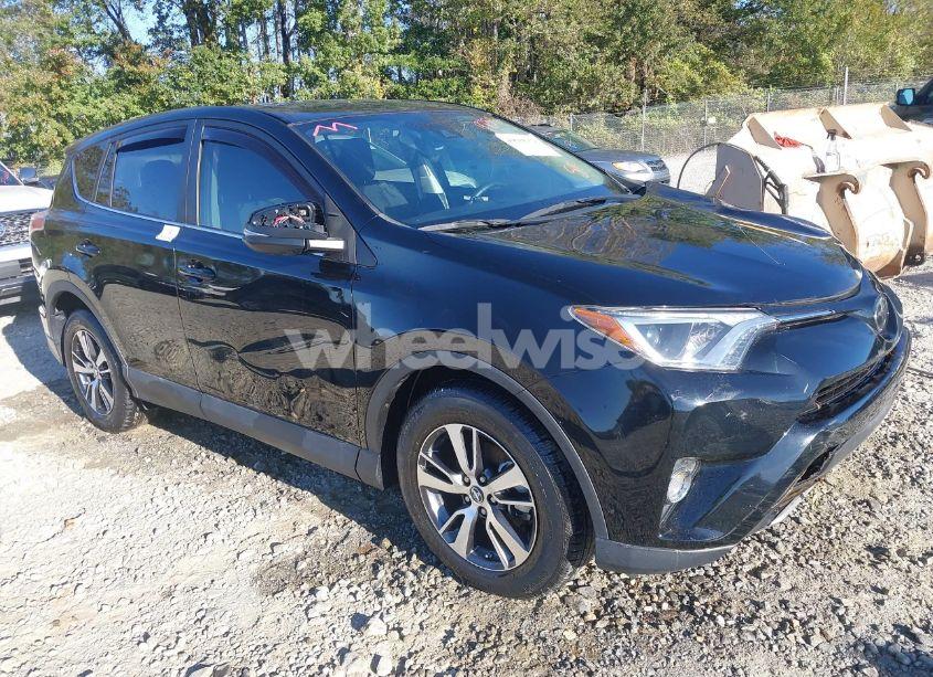 2018 Toyota Rav4 XLE (VIN 2T3RFREV0JW852845) main photo