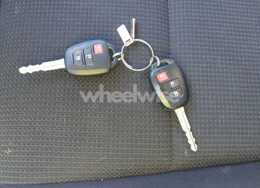 Photo 11 of 2018 Toyota Rav4 XLE (VIN 2T3RFREV0JW852845)