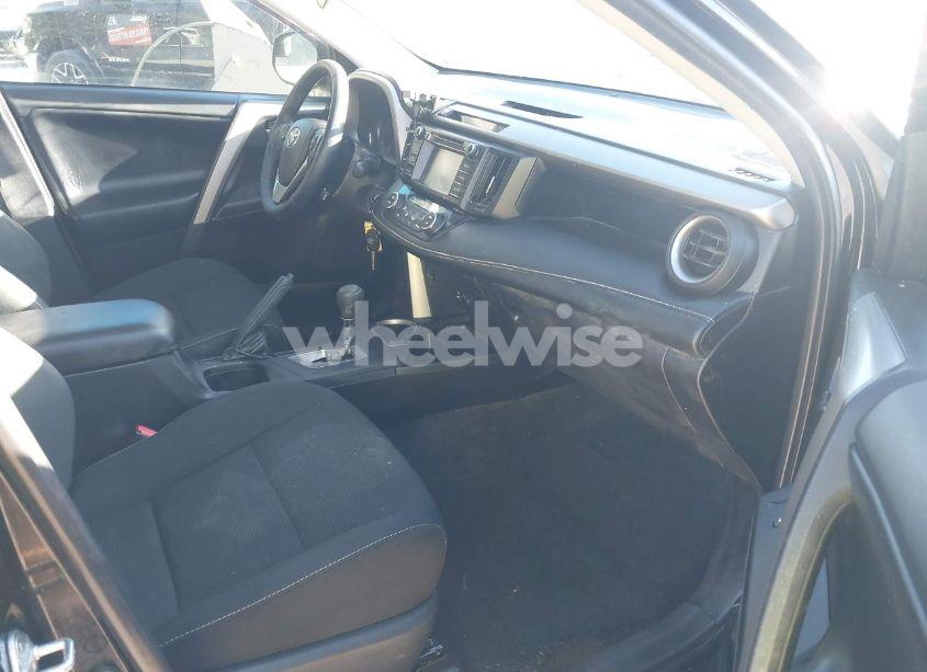 Photo 5 of 2018 Toyota Rav4 XLE (VIN 2T3RFREV0JW852845)