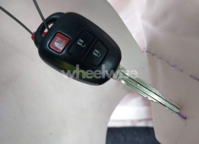 Photo 11 of 2014 Toyota Rav4 XLE (VIN 2T3RFREV1EW140141)